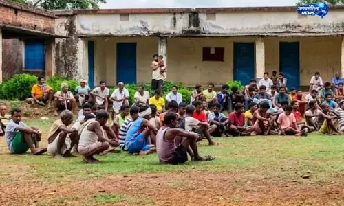 बंदगांव: टूटे भवन में पढ़ाई, ग्रामीणों ने दी चेतावनी