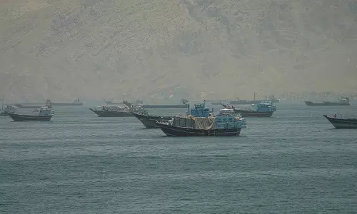 Hormuz जलमार्ग पर ईरान की नई नीति: मित्र देशों को राहत, बाकी को देना होगा शुल्क Hormuz जलमार्ग पर ईरान की नई नीति: मित्र देशों को राहत, बाकी को देना होगा शुल्क