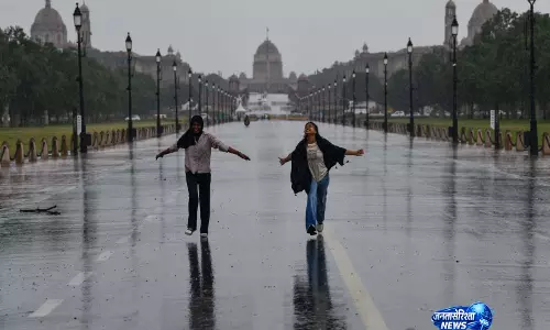 Delhi के कई इलाकों में तेज़ हवाओं के साथ मध्यम से भारी बारिश और आंधी-तूफ़ान की संभावना Delhi के कई इलाकों में तेज़ हवाओं के साथ मध्यम से भारी बारिश और आंधी-तूफ़ान की संभावना