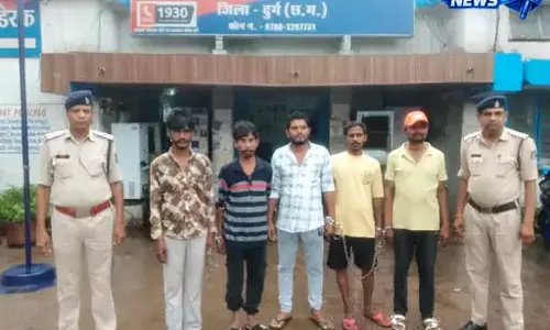 दुर्ग में वारंटियों पर बड़ी कार्रवाई, 4 स्थायी समेत 6 आरोपी गिरफ्तार दुर्ग में वारंटियों पर बड़ी कार्रवाई, 4 स्थायी समेत 6 आरोपी गिरफ्तार
