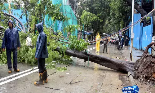 Mumbai महानगर क्षेत्र में भारी बारिश का अलर्ट, कल स्कूल रहेंगे बंद Mumbai महानगर क्षेत्र में भारी बारिश का अलर्ट, कल स्कूल रहेंगे बंद