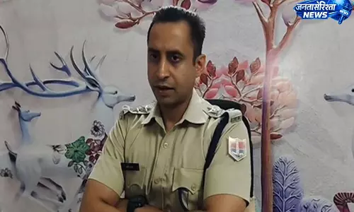 दिनदहाड़े मोबाइल शोरूम संचालक पर जानलेवा हमला, रंगदारी मांगने का आरोप दिनदहाड़े मोबाइल शोरूम संचालक पर जानलेवा हमला, रंगदारी मांगने का आरोप