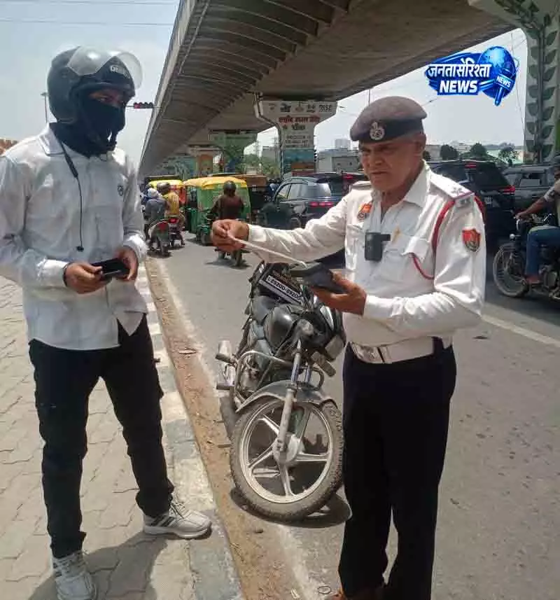 Gurugram 5.45 लाख रुपये का जुर्माना अदा न करने पर मोटरसाइकिल जब्त Gurugram 5.45 लाख रुपये का जुर्माना अदा न करने पर मोटरसाइकिल जब्त