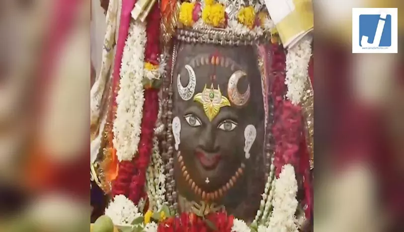 त्रिशूल, त्रिपुंड और डमरू के साथ भांग अर्पित कर बाबा महाकाल का शृंगार, भस्म आरती में बड़ी संख्या में मौजूद रहे श्रद्धालु त्रिशूल, त्रिपुंड और डमरू के साथ भांग अर्पित कर बाबा महाकाल का शृंगार, भस्म आरती में बड़ी संख्या में मौजूद रहे श्रद्धालु
