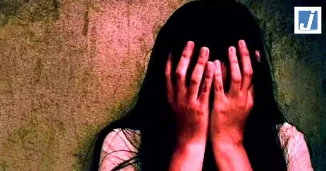 छत्तीसगढ़: नशे में था पति, पत्नी के साथ गैंगरेप, बाजार से लौट रहे थे दोनों छत्तीसगढ़: नशे में था पति, पत्नी के साथ गैंगरेप, बाजार से लौट रहे थे दोनों