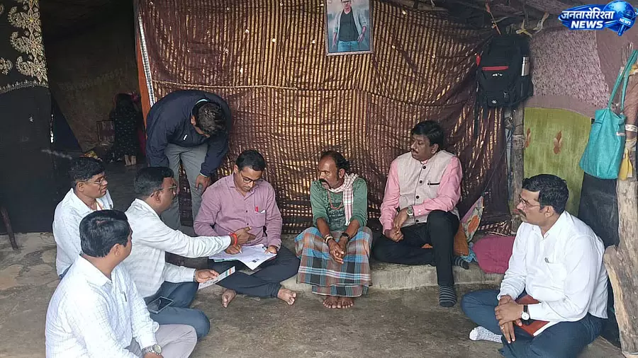 कर्नाटक में वोटर रोल SIR प्रक्रिया धीमी, 2002 रिकॉर्ड ट्रेस करने में दिक्कत कर्नाटक में वोटर रोल SIR प्रक्रिया धीमी, 2002 रिकॉर्ड ट्रेस करने में दिक्कत