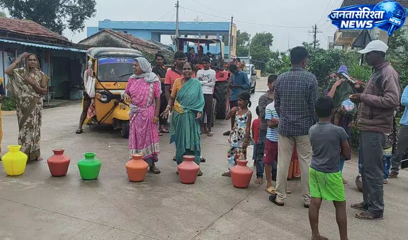 Mirzapalli : पानी संकट पर ग्रामीणों का प्रदर्शन, मिशन भागीरथ आपूर्ति ठप होने से सड़क जाम Mirzapalli : पानी संकट पर ग्रामीणों का प्रदर्शन, मिशन भागीरथ आपूर्ति ठप होने से सड़क जाम