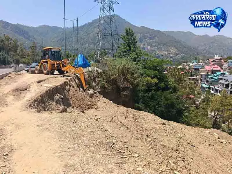 Solan: धंसती सर्विस लेन पर पुल बनाने की योजना Solan: धंसती सर्विस लेन पर पुल बनाने की योजना