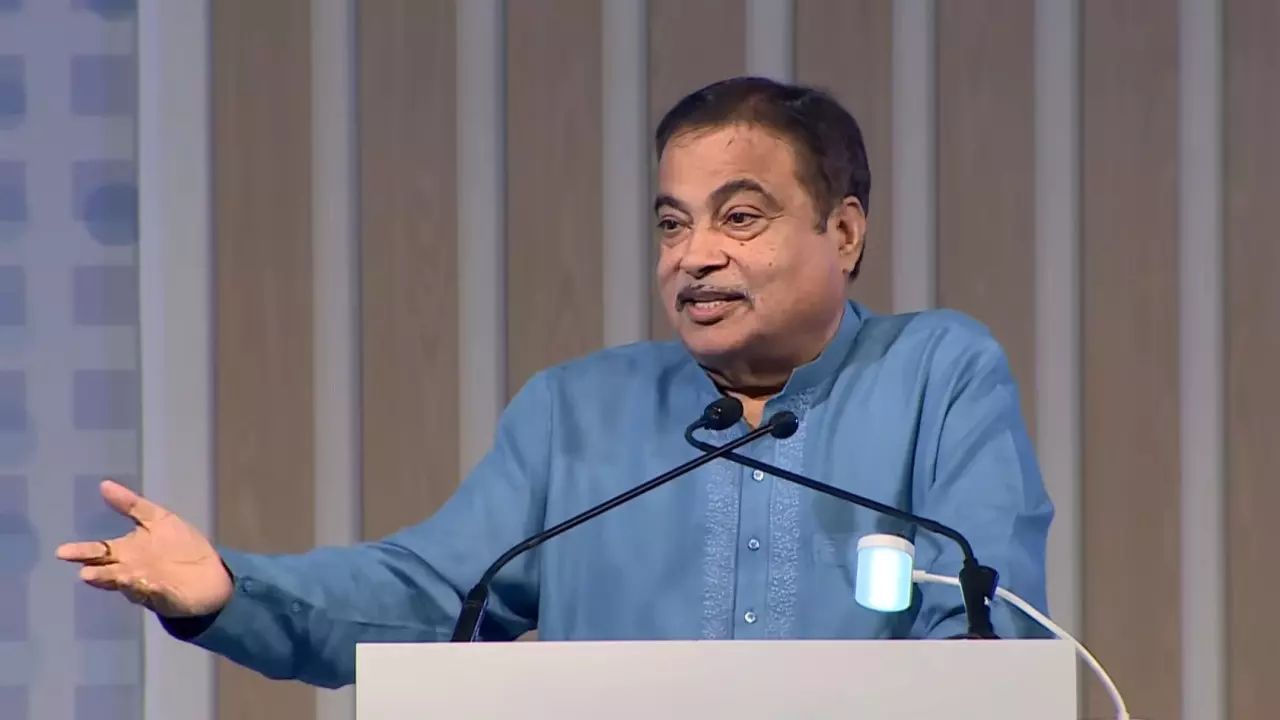 डीजल में मिक्स होगा 15% आइसोब्यूटेनॉल, कम होगा तेल आयात: गडकरी डीजल में मिक्स होगा 15% आइसोब्यूटेनॉल, कम होगा तेल आयात: गडकरी