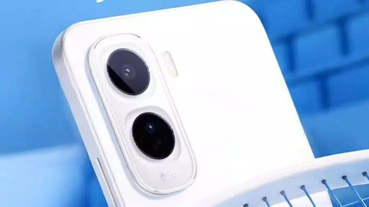 Vivo Y500 हुआ लॉन्च, 8100mAh बैटरी के साथ है 50MP डुअल कैमरा Vivo Y500 हुआ लॉन्च, 8100mAh बैटरी के साथ है 50MP डुअल कैमरा