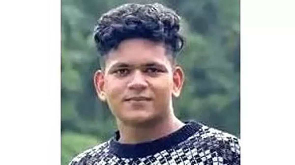 Kerala: इडुक्की में लैंडस्लाइड और पेड़ गिरने से हड़कंप, चेक डैम में एक की मौत Kerala: इडुक्की में लैंडस्लाइड और पेड़ गिरने से हड़कंप, चेक डैम में एक की मौत