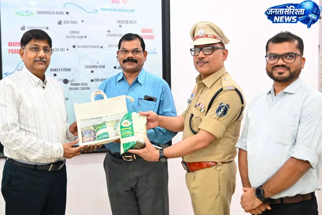 महिला स्व-सहायता समूहों के ‘विष्णु भोग’ चावल की खुशबू पहुंची पुलिस मुख्यालय तक महिला स्व-सहायता समूहों के ‘विष्णु भोग’ चावल की खुशबू पहुंची पुलिस मुख्यालय तक