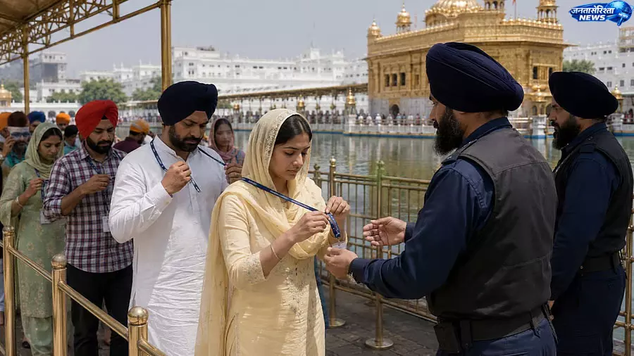 स्वर्ण मंदिर में मुख्यमंत्री फोटो वाले पहचान पत्र हटाने का निर्देश, SGPC टास्क फोर्स ने की कार्रवाई स्वर्ण मंदिर में मुख्यमंत्री फोटो वाले पहचान पत्र हटाने का निर्देश, SGPC टास्क फोर्स ने की कार्रवाई