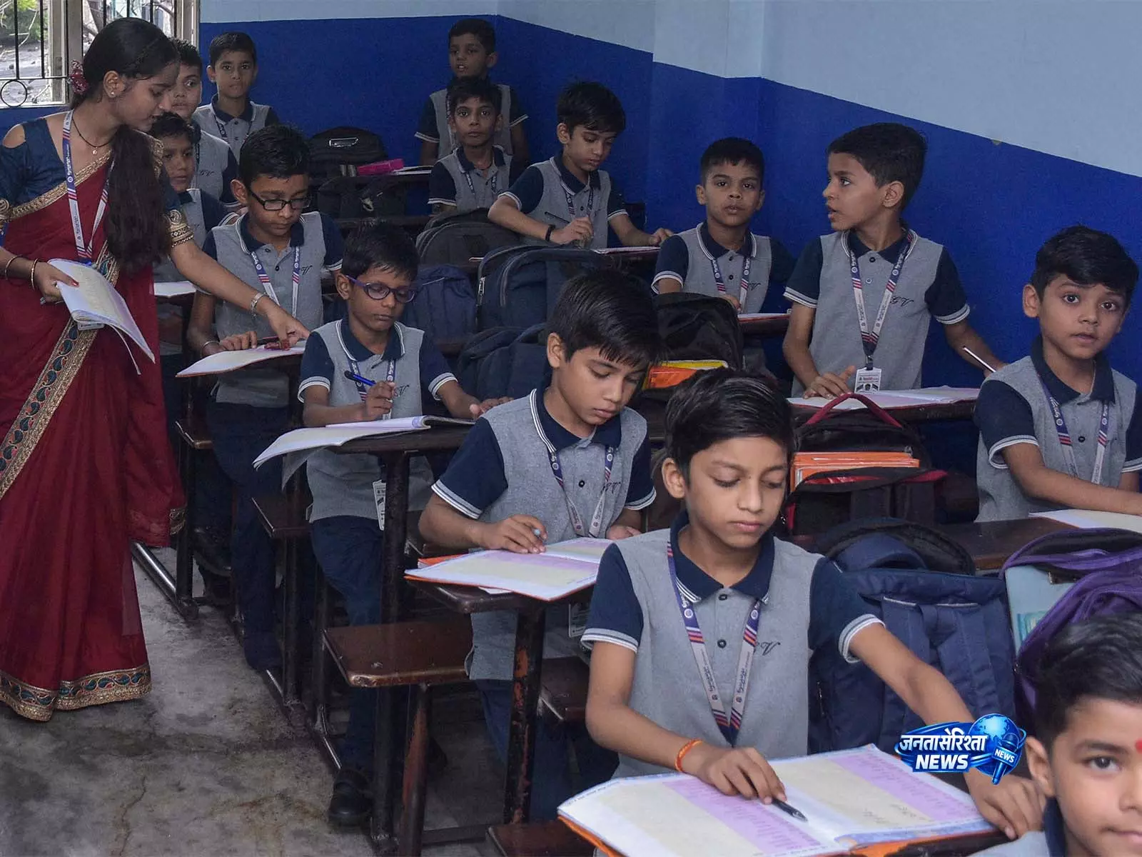 Delhi: ‘मिशन कायाकल्प’ के तहत सरकारी स्कूलों का बड़ा बदलाव, बन रहे आधुनिक और सुरक्षित Delhi: ‘मिशन कायाकल्प’ के तहत सरकारी स्कूलों का बड़ा बदलाव, बन रहे आधुनिक और सुरक्षित