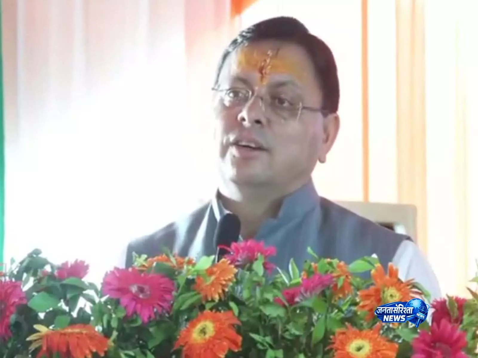 CM धामी ने कैलाश मानसरोवर यात्रा के पहले जत्थे को दिखाई हरी झंडी CM धामी ने कैलाश मानसरोवर यात्रा के पहले जत्थे को दिखाई हरी झंडी