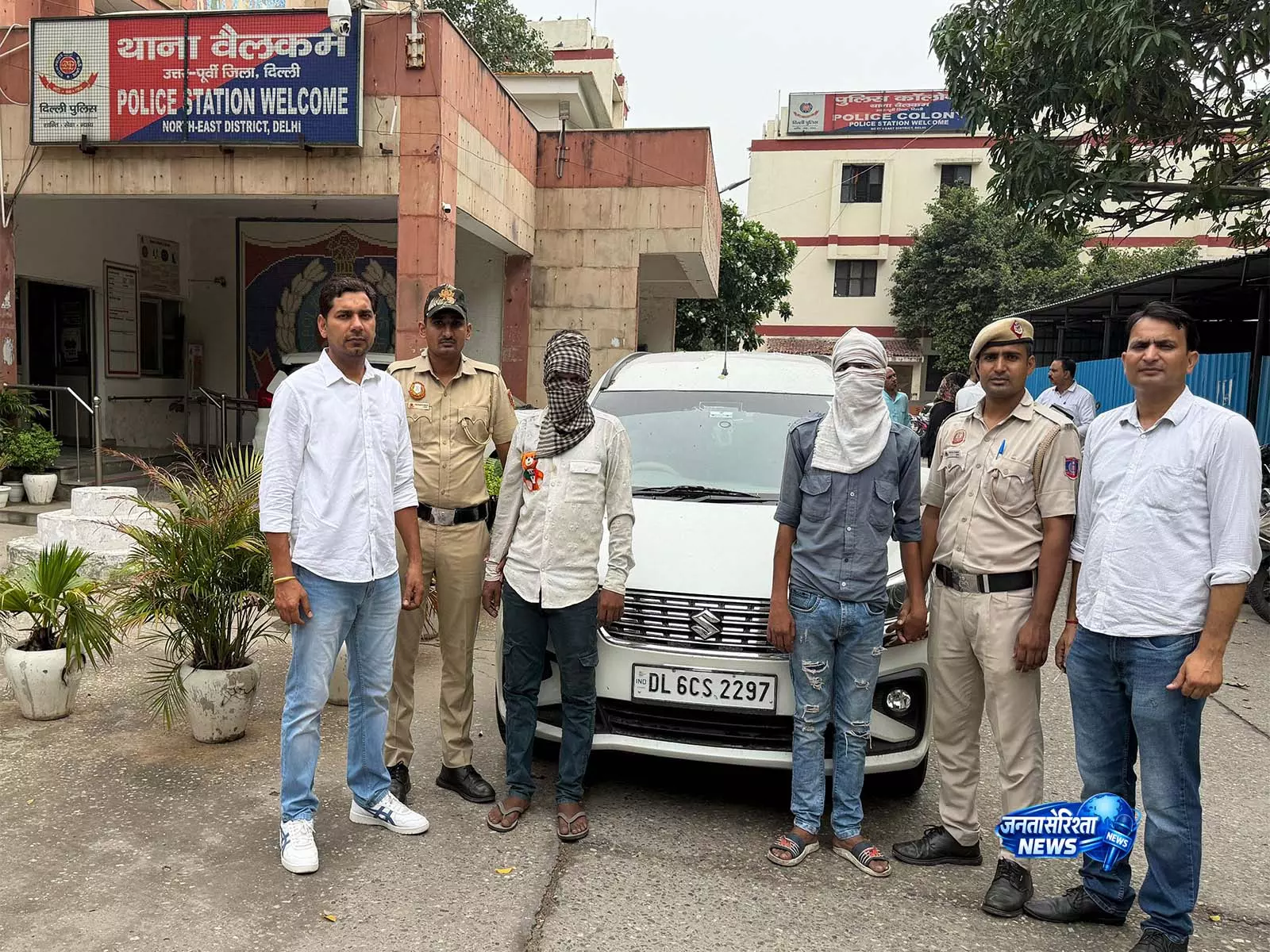 Delhi में हुई लूट के मामले में चोरी की कार और मोबाइल फ़ोन बरामद, 3 लोग गिरफ़्तार Delhi में हुई लूट के मामले में चोरी की कार और मोबाइल फ़ोन बरामद, 3 लोग गिरफ़्तार