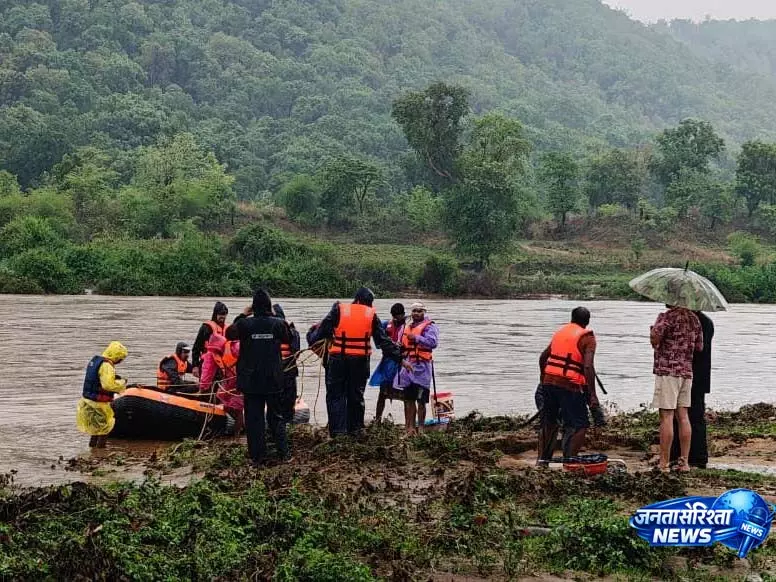 Waterlogging से जनजीवन प्रभावित, हालात बिगड़े Waterlogging से जनजीवन प्रभावित, हालात बिगड़े