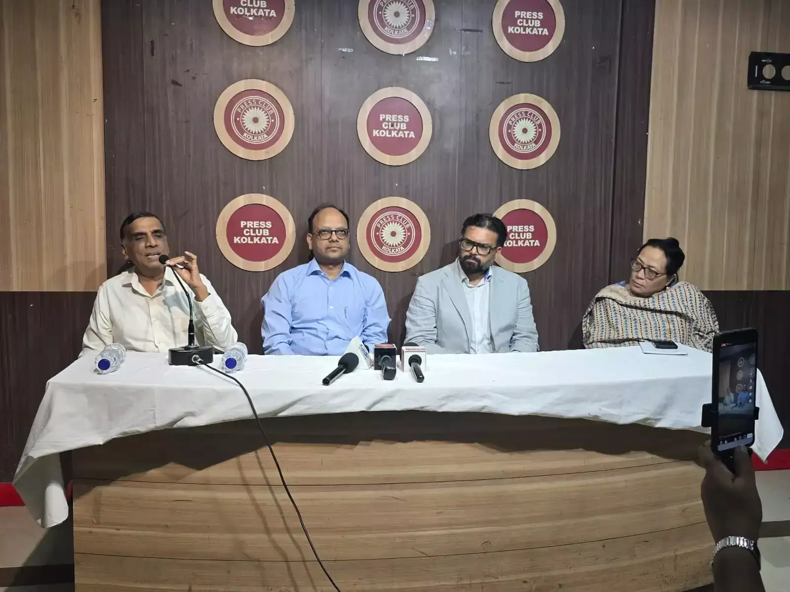 Kolkata: एथेनॉल ब्लेंडिंग से पर्यावरण संरक्षण और किसानों को आर्थिक मजबूती : बजोरिया Kolkata: एथेनॉल ब्लेंडिंग से पर्यावरण संरक्षण और किसानों को आर्थिक मजबूती : बजोरिया