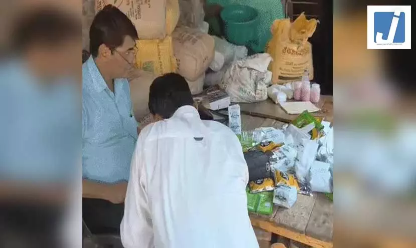 केमिकल वाली चाय पत्ती पैकिंग की हुई मिली, फैक्ट्री संचालक शकील गिरफ्तार, 800 किलो माल पकड़ा केमिकल वाली चाय पत्ती पैकिंग की हुई मिली, फैक्ट्री संचालक शकील गिरफ्तार, 800 किलो माल पकड़ा