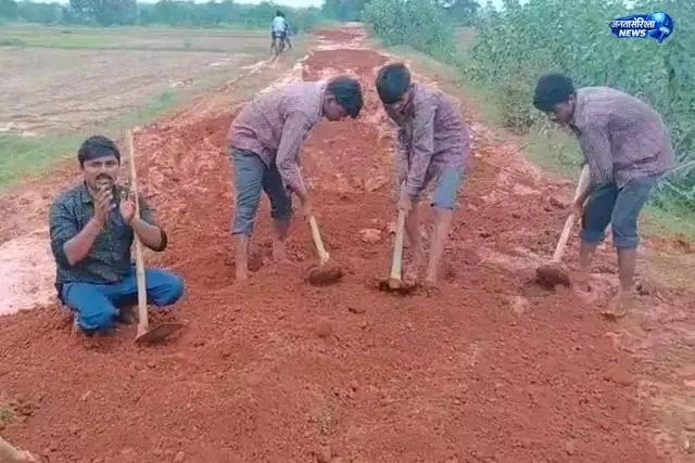 कुड़ू में लोगों की पहल से बनी नई सड़क कुड़ू में लोगों की पहल से बनी नई सड़क