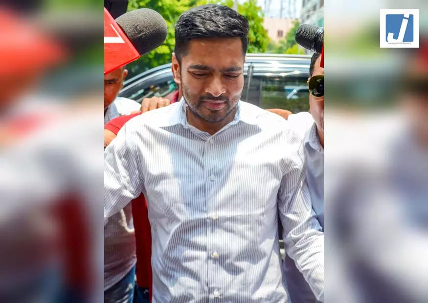 टीएमसी सांसद अभिषेक बनर्जी की मुश्किलें बढ़ी टीएमसी सांसद अभिषेक बनर्जी की मुश्किलें बढ़ी