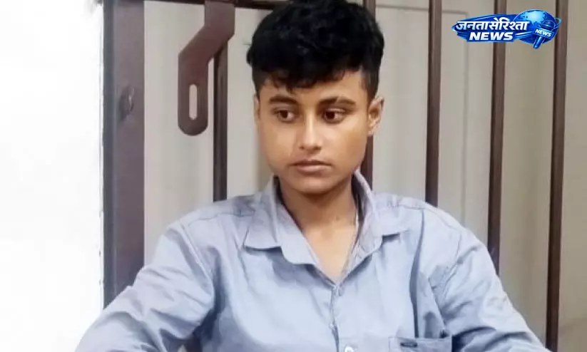 लड़के का भेष बनाकर गांजा तस्करी कर रही महिला गिरफ्तार, 5 किलो नशे का सामान बरामद लड़के का भेष बनाकर गांजा तस्करी कर रही महिला गिरफ्तार, 5 किलो नशे का सामान बरामद
