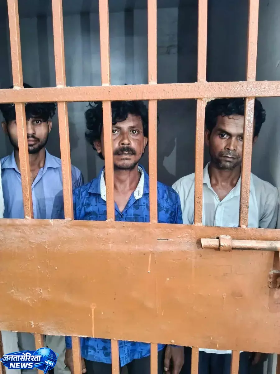 Jalaun में खाकी पर हमला, पुलिस की बड़ी कार्रवाई Jalaun में खाकी पर हमला, पुलिस की बड़ी कार्रवाई