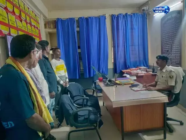 कैमूर: थानाध्यक्ष ने दी कड़ी चेतावनी, गुंडा परेड आयोजित कैमूर: थानाध्यक्ष ने दी कड़ी चेतावनी, गुंडा परेड आयोजित