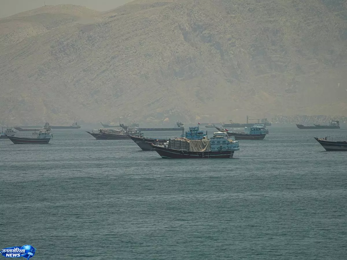 Hormuz जलमार्ग पर ईरान की नई नीति: मित्र देशों को राहत, बाकी को देना होगा शुल्क Hormuz जलमार्ग पर ईरान की नई नीति: मित्र देशों को राहत, बाकी को देना होगा शुल्क