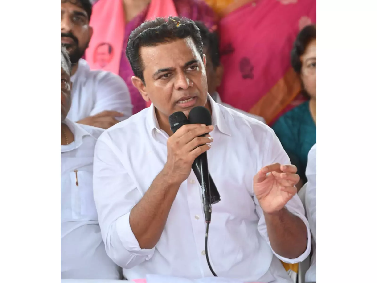 तेलंगाना: KTR ने कन्नेपल्ली पंप से तुरंत पानी उठाने की मांग की, सूखे की चेतावनी दी तेलंगाना: KTR ने कन्नेपल्ली पंप से तुरंत पानी उठाने की मांग की, सूखे की चेतावनी दी
