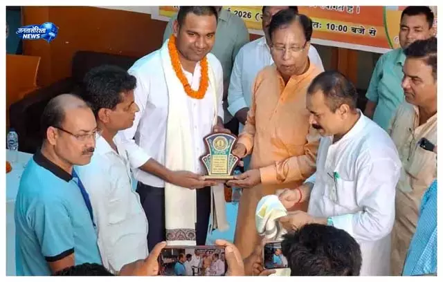 MP Sanjay Jaiswal ने किया सम्मानित MP Sanjay Jaiswal ने किया सम्मानित