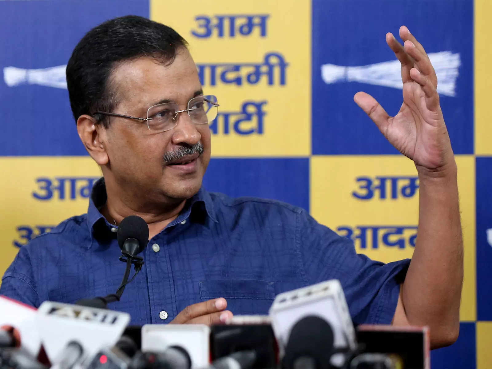 आप कौन हैं?: अरविंद केजरीवाल ने BJP प्रमुख नितिन नबीन पर किया कटाक्ष आप कौन हैं?: अरविंद केजरीवाल ने BJP प्रमुख नितिन नबीन पर किया कटाक्ष