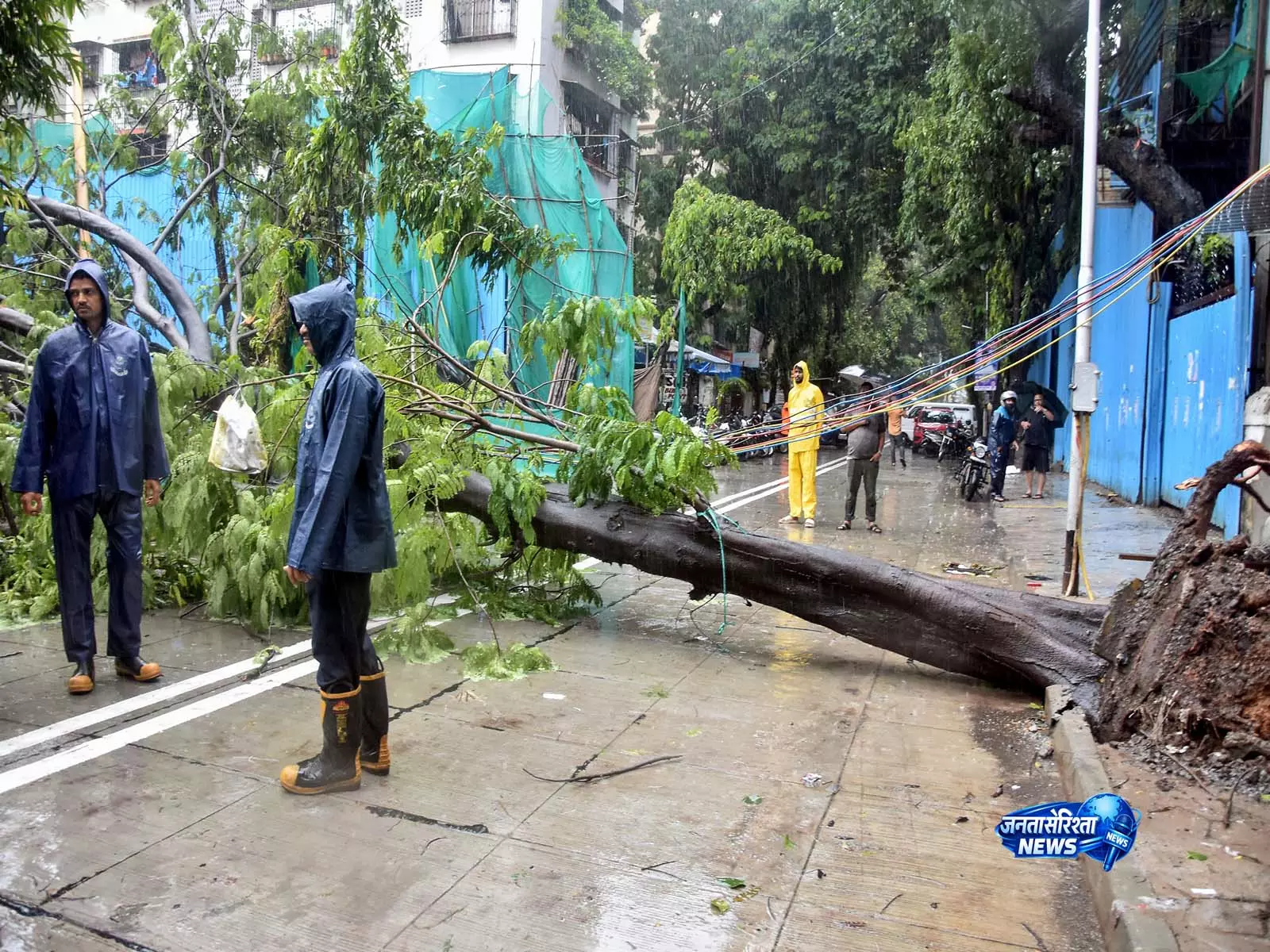 Mumbai महानगर क्षेत्र में भारी बारिश का अलर्ट, कल स्कूल रहेंगे बंद