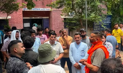 बरोटीवाला में कथित विवाद को लेकर भीड़ ने महिला की झोपड़ी में आग लगा दी बरोटीवाला में कथित विवाद को लेकर भीड़ ने महिला की झोपड़ी में आग लगा दी