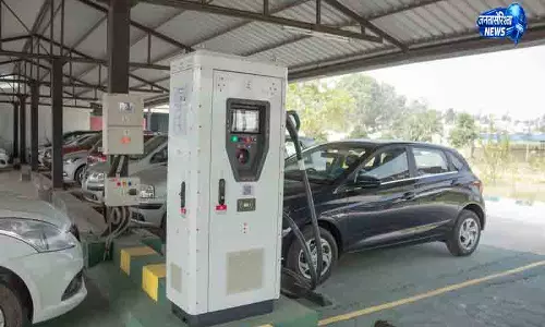 Delhi में 2030 तक 32,000 EV चार्जिंग पॉइंट का लक्ष्य: Rekha Gupta Delhi में 2030 तक 32,000 EV चार्जिंग पॉइंट का लक्ष्य: Rekha Gupta
