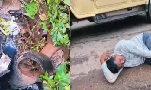 बस्तर में कार दुर्घटनाग्रस्त, 4 युवक घायल बस्तर में कार दुर्घटनाग्रस्त, 4 युवक घायल