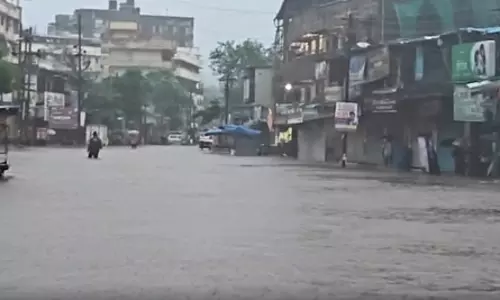 भारी बारिश और भूस्खलन से पुणे-मुंबई संपर्क बाधित, एक्सप्रेसवे और पुराना हाईवे अगले आदेश तक बंद भारी बारिश और भूस्खलन से पुणे-मुंबई संपर्क बाधित, एक्सप्रेसवे और पुराना हाईवे अगले आदेश तक बंद