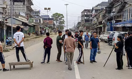 Manipur : कांगपोकपी में फायरिंग, 8 वर्षीय बच्ची समेत दो घायल, इंफाल में इलाज जारी Manipur : कांगपोकपी में फायरिंग, 8 वर्षीय बच्ची समेत दो घायल, इंफाल में इलाज जारी