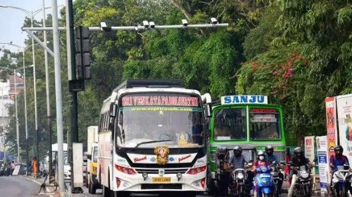 625 AI कैमरों से निगरानी तेज, ट्रैफिक नियम तोड़ने वालों पर सख्त नजर 625 AI कैमरों से निगरानी तेज, ट्रैफिक नियम तोड़ने वालों पर सख्त नजर