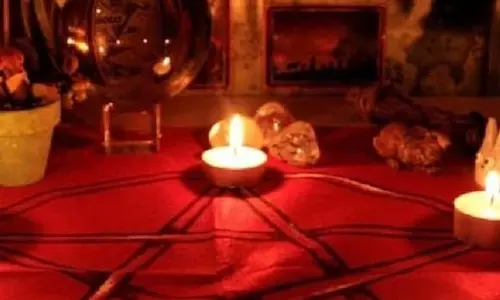 डॉक्टर को तांत्रिक ने लगाया 40 लाख का चूना, भाई की मौत का राज जानने ठगी का शिकार डॉक्टर को तांत्रिक ने लगाया 40 लाख का चूना, भाई की मौत का राज जानने ठगी का शिकार