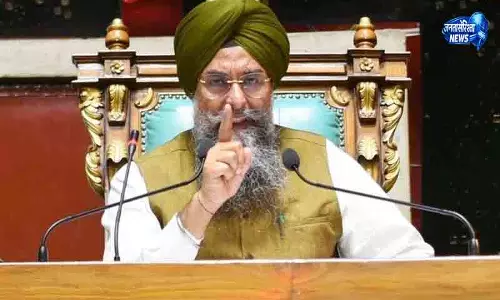 कर्मचारियों, पेंशनभोगियों ने Punjab स्पीकर के घर के बाहर विरोध प्रदर्शन किया