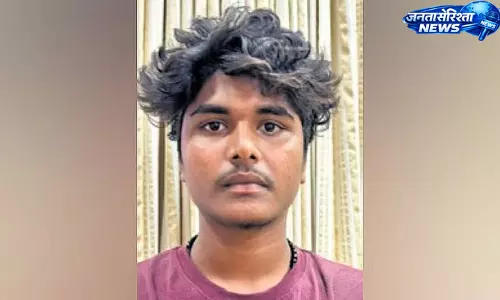 Bellary : नकली हथियारों के साथ रील बनाकर वायरल करने वाले तीन युवक गिरफ्तार Bellary : नकली हथियारों के साथ रील बनाकर वायरल करने वाले तीन युवक गिरफ्तार