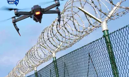 Jammu and Kashmir में ड्रोन अलर्ट, सुरक्षा बलों ने शुरू की जांच Jammu and Kashmir में ड्रोन अलर्ट, सुरक्षा बलों ने शुरू की जांच