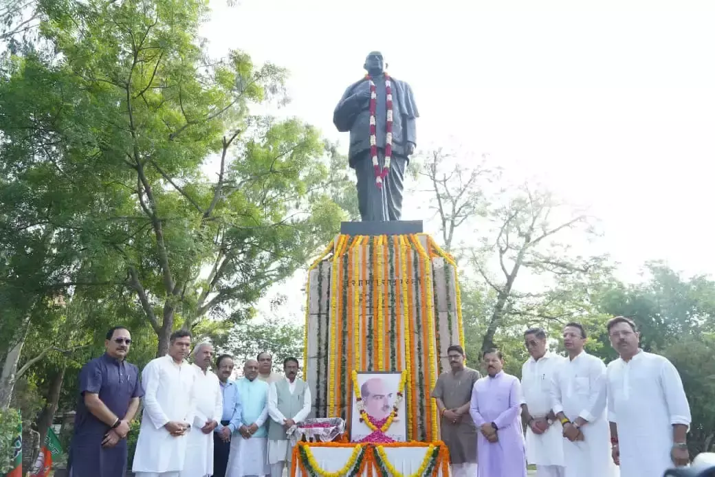 New Delhi: डॉ. श्यामा प्रसाद मुखर्जी की 125वीं जयंती पर भाजपा का श्रद्धांजलि कार्यक्रम New Delhi: डॉ. श्यामा प्रसाद मुखर्जी की 125वीं जयंती पर भाजपा का श्रद्धांजलि कार्यक्रम