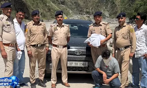 औट में पकड़ा कसौली का चरस सप्लायर, 3.66 किलो खेप भी बरामद औट में पकड़ा कसौली का चरस सप्लायर, 3.66 किलो खेप भी बरामद