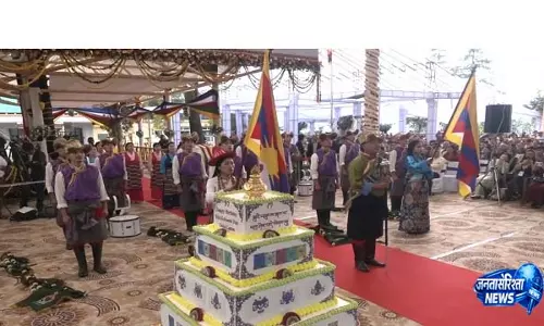 धर्मशाला में तिब्बतियों ने प्रार्थना और सांस्कृतिक कार्यक्रमों के साथ दलाई लामा का 91वां जन्मदिन मनाया