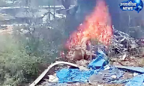 ट्रक यूनियन के पास महिला पर नशा बेचने का आरोप, लोगों ने खोला मोर्चा ट्रक यूनियन के पास महिला पर नशा बेचने का आरोप, लोगों ने खोला मोर्चा