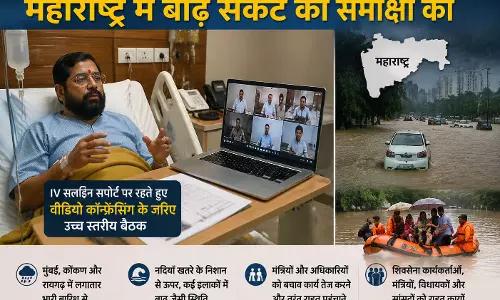 अस्पताल से ही डिप्टी CM ने महाराष्ट्र में बाढ़ संकट की समीक्षा की अस्पताल से ही डिप्टी CM ने महाराष्ट्र में बाढ़ संकट की समीक्षा की