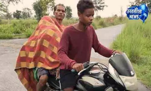 Jharsuguda में शव वाहन न मिलने पर हंगामा Jharsuguda में शव वाहन न मिलने पर हंगामा