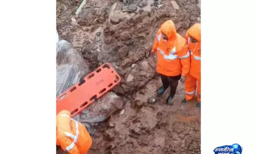 Pune: मावल तहसील में भूस्खलन से एक व्यक्ति की मौत, दो और लोगों के फंसे होने की आशंका Pune: मावल तहसील में भूस्खलन से एक व्यक्ति की मौत, दो और लोगों के फंसे होने की आशंका